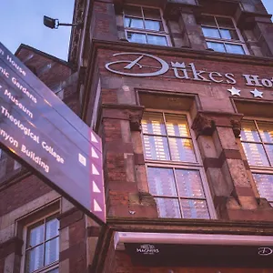 dukes-at-queens.belfasthotelsireland.com/